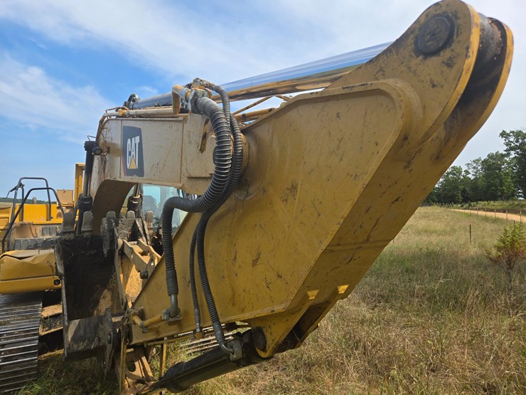 2019-caterpillar-320-image-113
