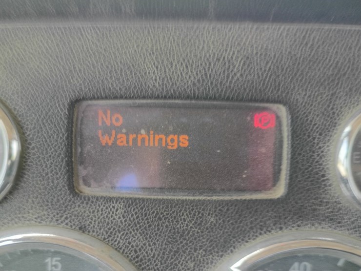 2012-peterbilt-384-image-63