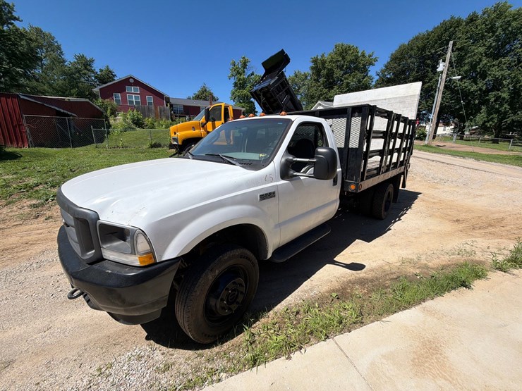 2003-ford-f550-image-1