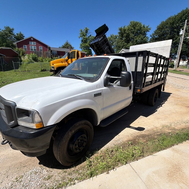 2003 FORD F550