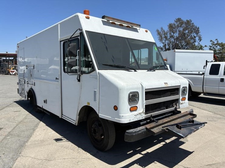 2002-workhorse-p42-image-2