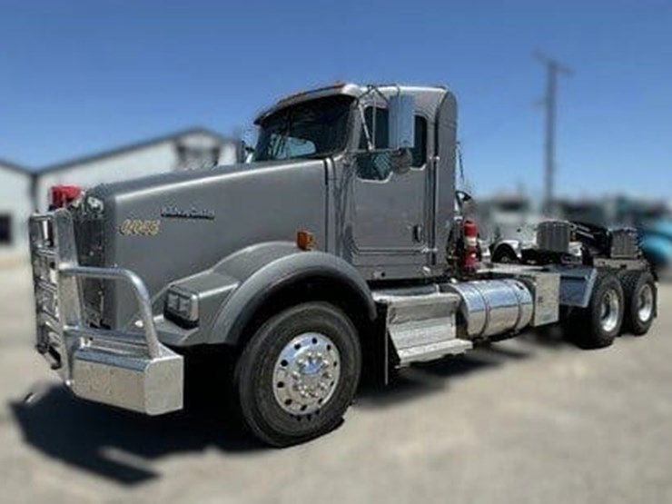 2013-kenworth-t800-image-1