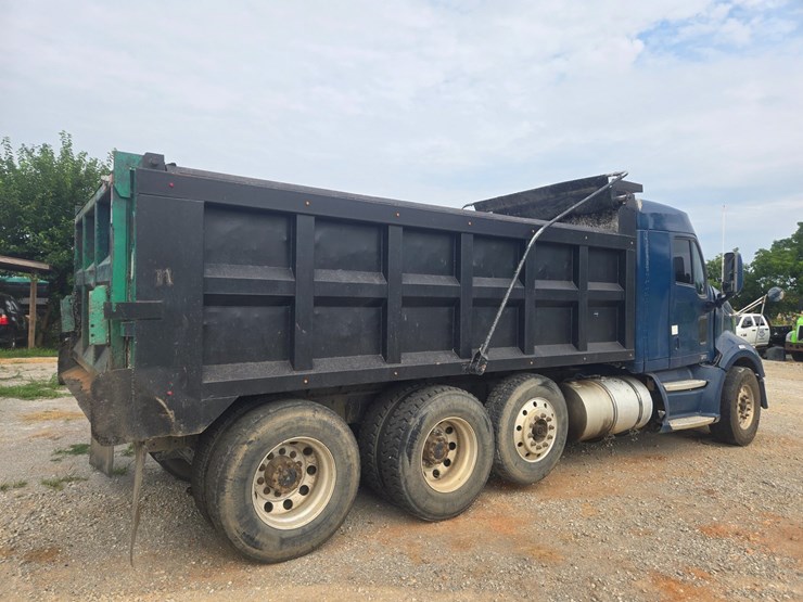 2011-kenworth-t700-image-11