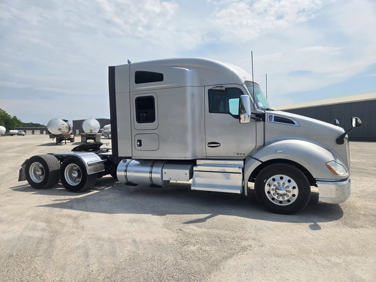 2019-kenworth-t680-image-17