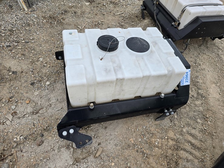 #23964-•-sprayer-tank-skid-steer-roof-mount-image-1