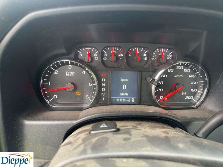 2016-chevrolet-silverado-2500-image-24