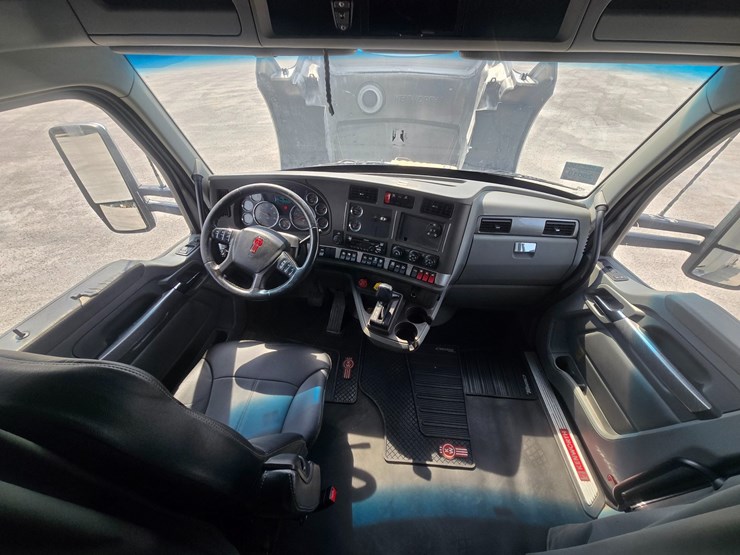 2018-kenworth-t680-image-71