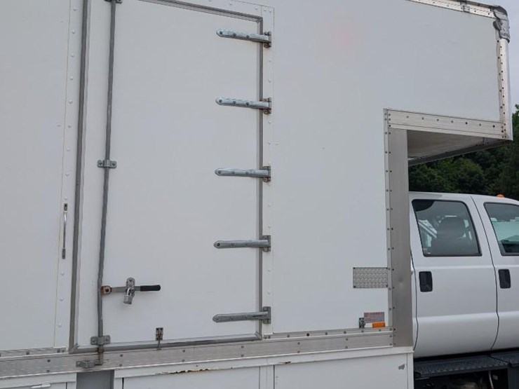 2018-ford-f650-image-18