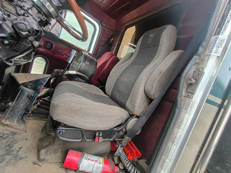 1997-peterbilt-379-image-35