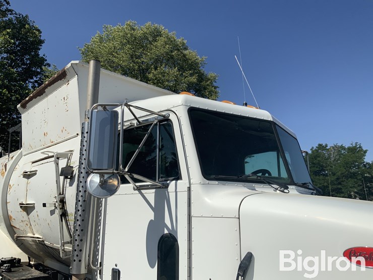 2004-peterbilt-330-image-13