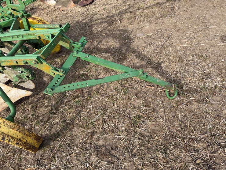 john-deere-pull-type-three-bottom-plow-image-9