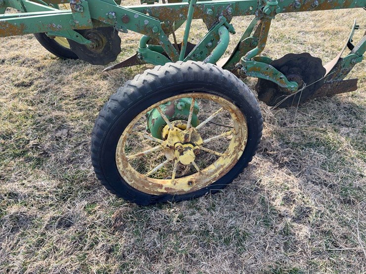 john-deere-pull-type-three-bottom-plow-image-11