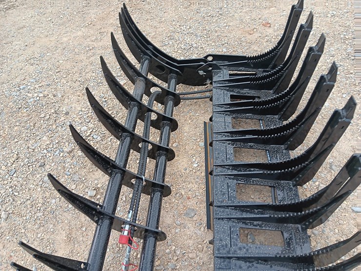 #l75-044-•-future-curved-wood-grabber-skid-steer-attachment-image-8