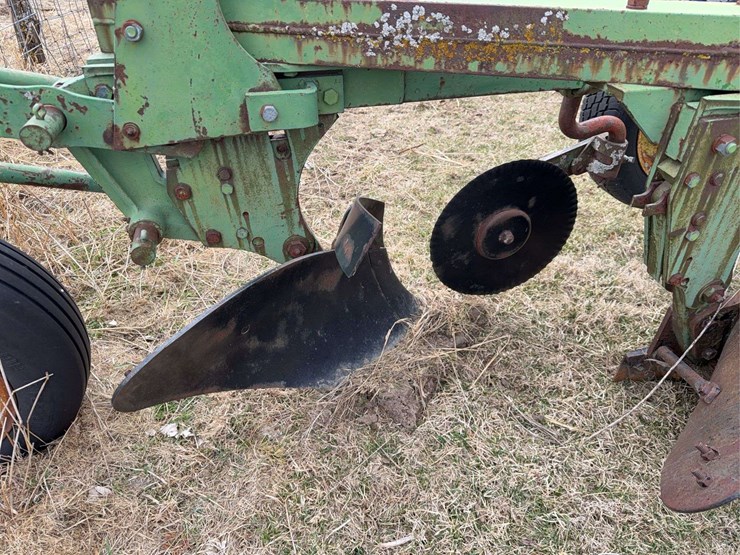 john-deere-pull-type-four-bottom-plow-image-12