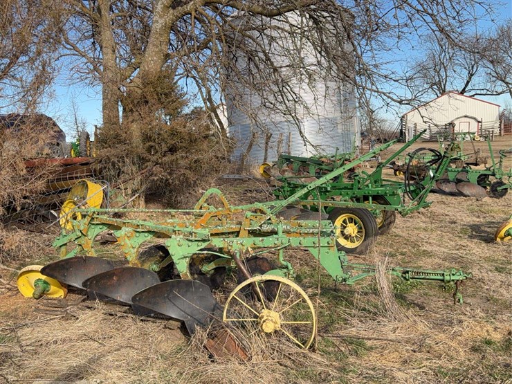 john-deere-pull-type-three-bottom-plow-image-2