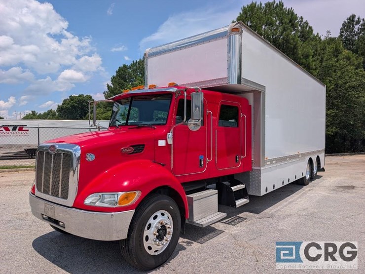 2009-peterbilt-335-image-1