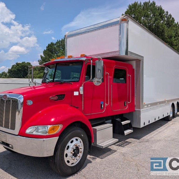 2009 PETERBILT 335