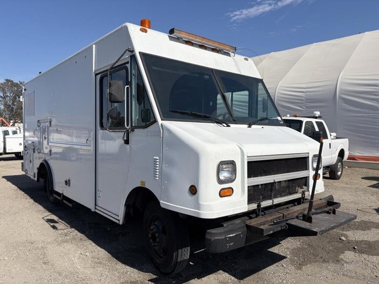 2002-workhorse-p42-image-2
