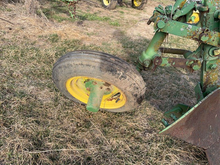 john-deere-pull-type-three-bottom-plow-image-24