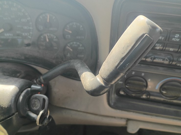 2001-chevrolet-silverado-3500-image-37