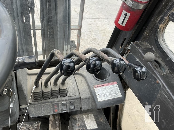 2015-caterpillar-dp30n-image-11