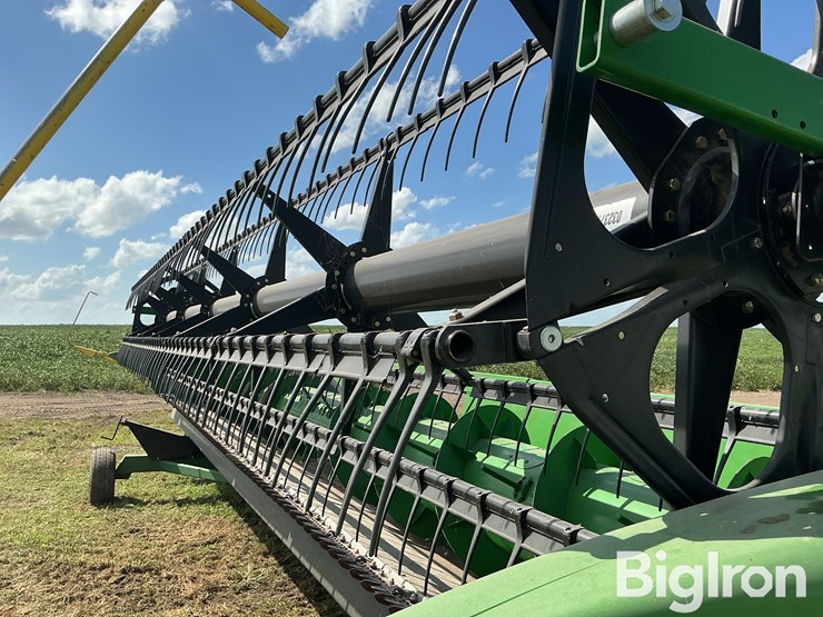 2020-john-deere-625f-image-16