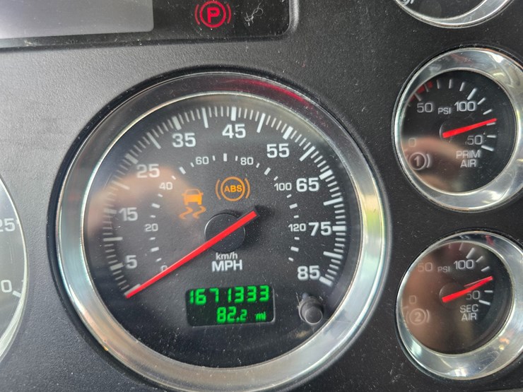 2010-kenworth-t2000-image-69