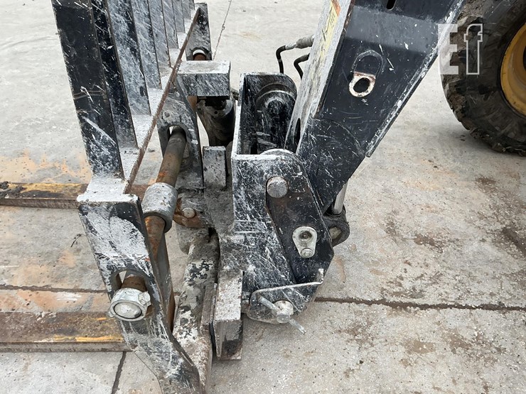 2017-caterpillar-tl642d-image-10