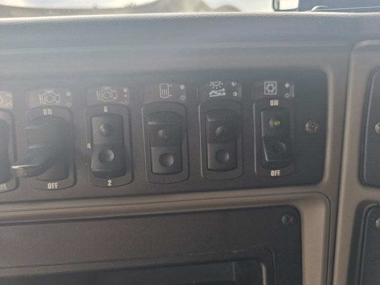 2010-kenworth-t2000-image-62