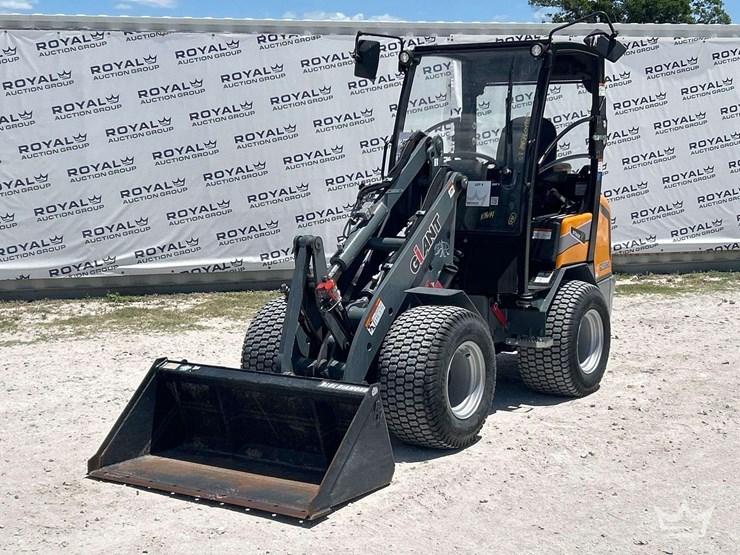 2023-giant-g2500-hd-image-1