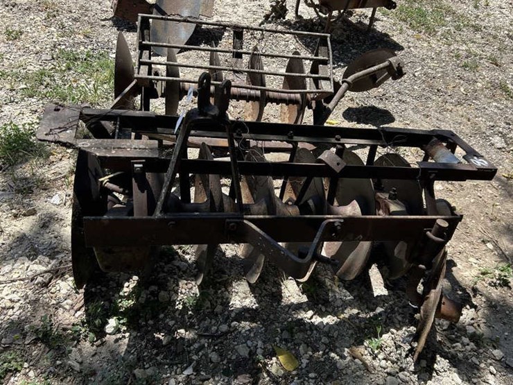 #181-•-3-pt-disc-plow-image-2