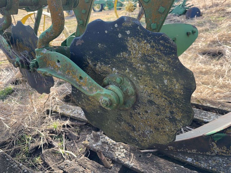 john-deere-pull-type-three-bottom-plow-image-22