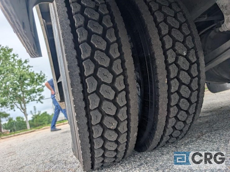 2010-ford-f650-image-8