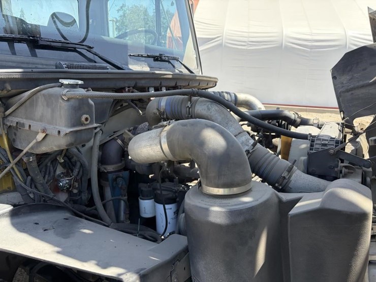 2000-freightliner-fl80-image-8