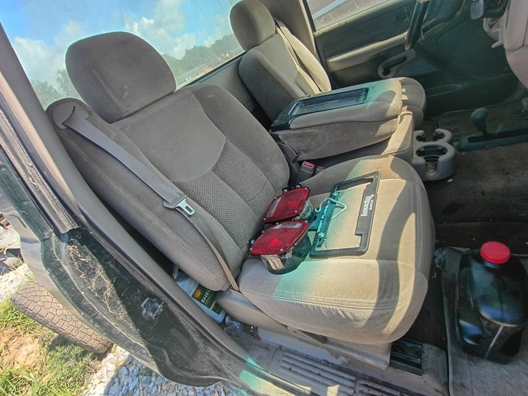 2001-chevrolet-silverado-3500-image-26