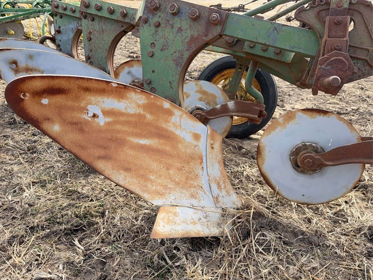 john-deere-three-point-three-bottom-plow-image-9