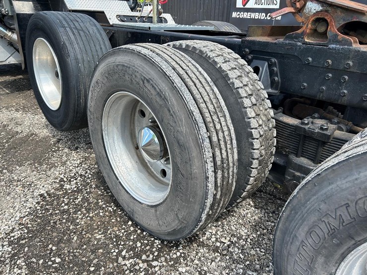1984-peterbilt-359-image-19