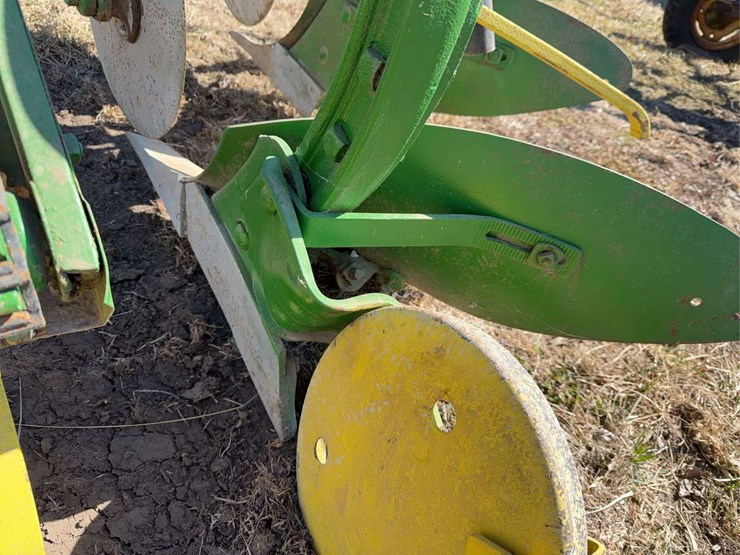 john-deere-pull-type-two-bottom-plow-image-23