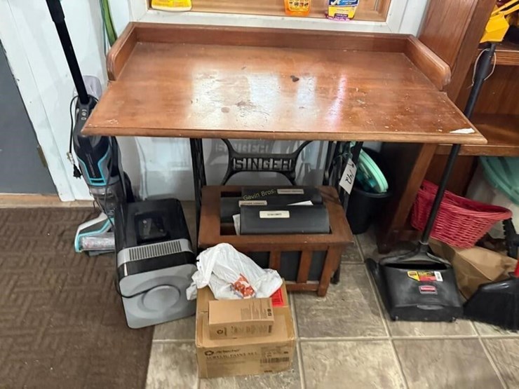 singer-sewing-machine-base-image-2