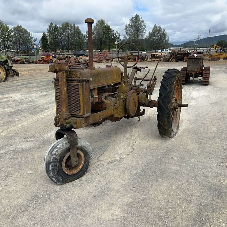 JOHN DEERE MODEL B