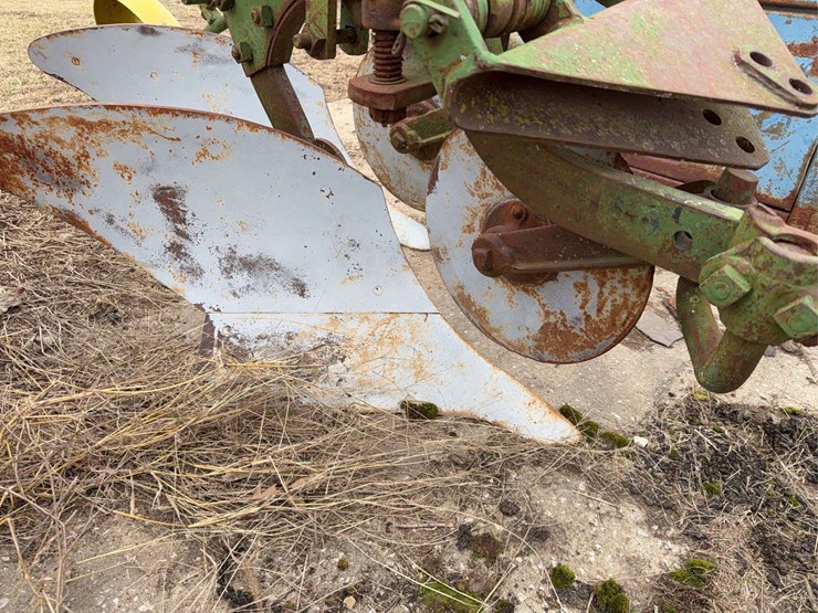 john-deere-two-bottom-plow-image-13