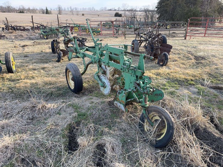 john-deere-pull-type-three-bottom-plow-image-5