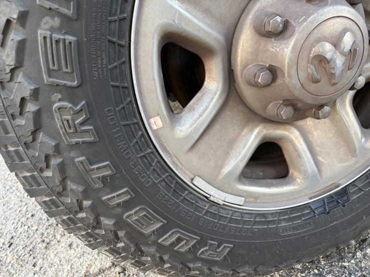 2016-dodge-2500-image-25