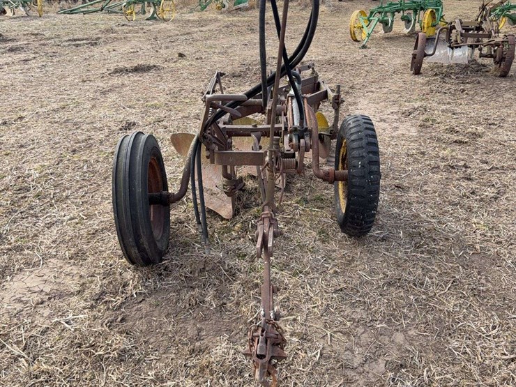 oliver-pull-type-three-bottom-plow-image-8
