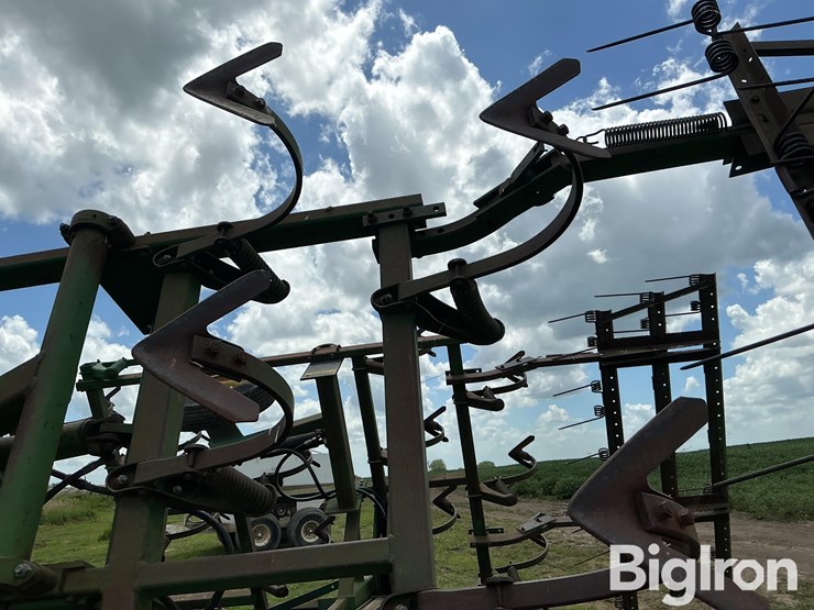 john-deere-field-cultivator-image-12