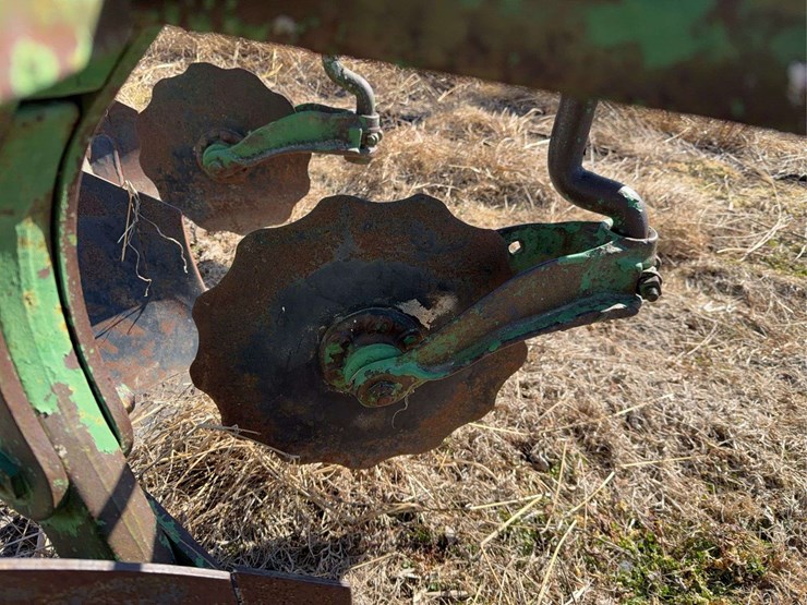 john-deere-three-point-four-bottom-plow-image-15