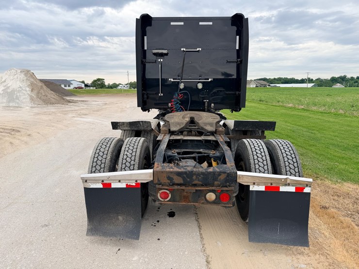 2013-peterbilt-388-image-7
