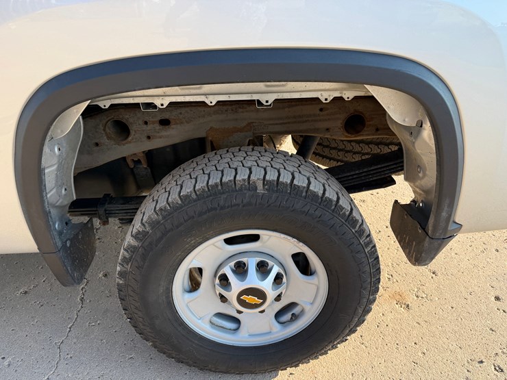 2021-chevrolet-silverado-2500hd-image-10