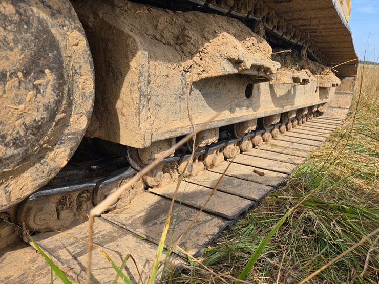 2019-caterpillar-320-image-77