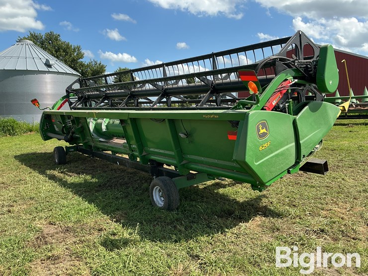 2020-john-deere-625f-image-7